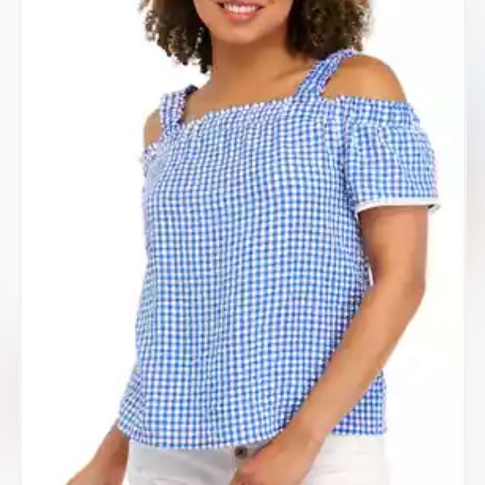 A. BYER GINGHAM BLUE COLD SHOULDER TOP – SIZE LARGE 💙🍓